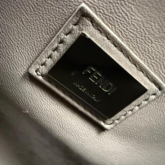 💎✨Authentic FENDI Vitello Seta Shiny Nappa Medium Peekaboo Icon Shoulder Bag - Picture 6 of 6